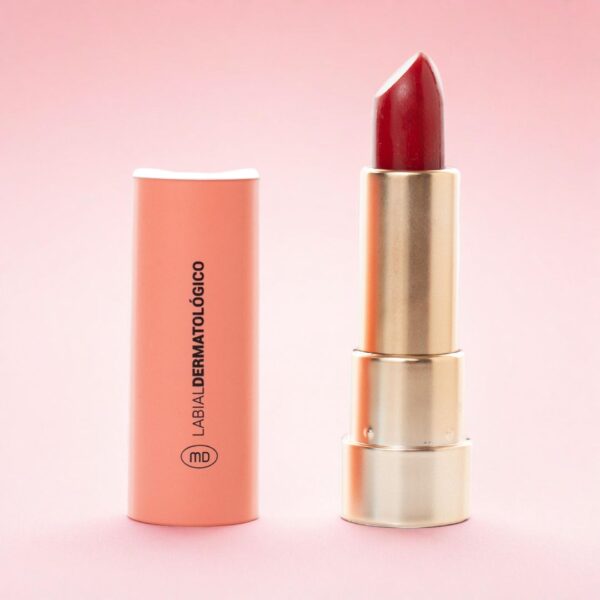 Bálsamo labial color rojo